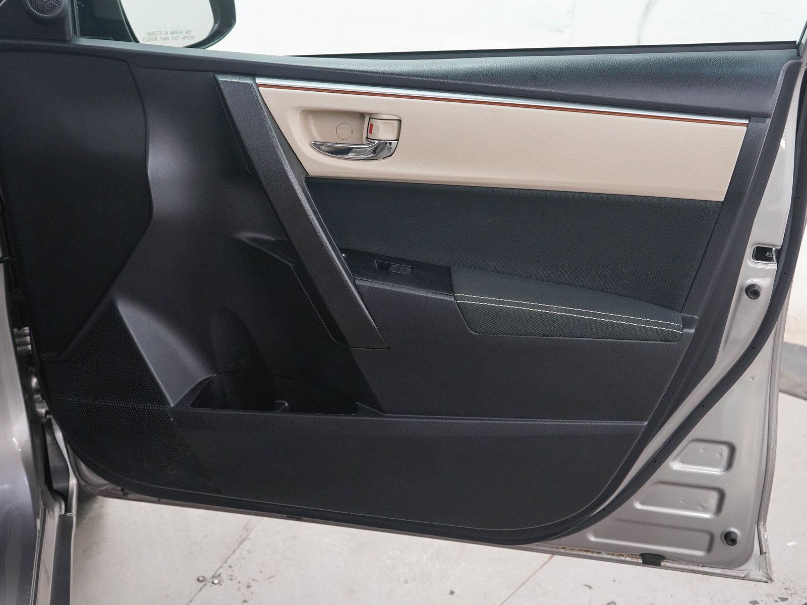 Used 2016 Toyota Corolla LE FWD image 9