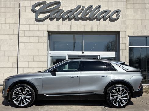 Used 2024 Cadillac Lyriq Luxury w/ LPO, Floor Liner Package image 10