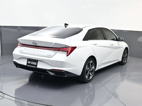 Certified 2022 Hyundai Elantra Limited w/ Cargo Package FWD image 3