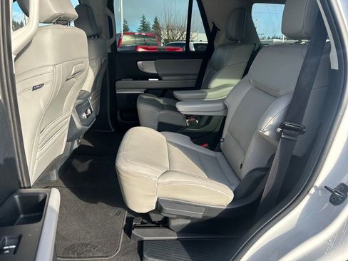 Used 2025 Ford Expedition Active image 9
