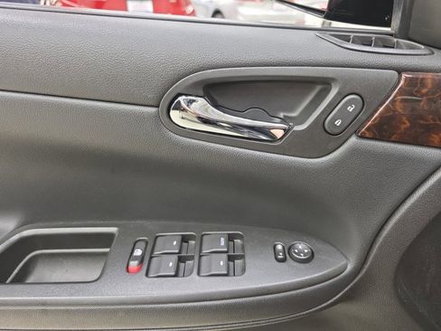 Used 2012 Chevrolet Impala LTZ FWD image 25