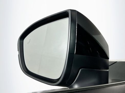 Used 2023 Nissan Pathfinder SV w/ SV Premium Package AWD/4WD image 16