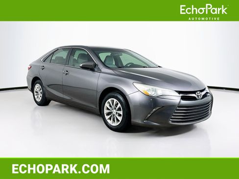 Used 2015 Toyota Camry LE image 1