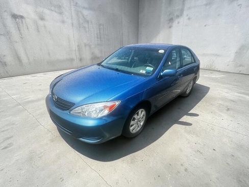 Used 2002 Toyota Camry XLE FWD image 1