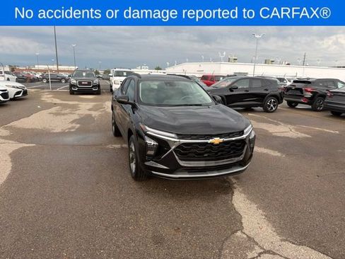 Used 2025 Chevrolet Trax LT FWD image 27