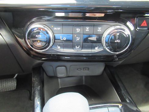 Certified 2024 Chevrolet Trax RS w/ Driver Confidence Package FWD image 27