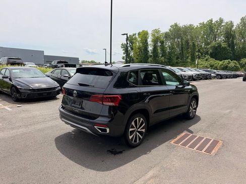 Used 2024 Volkswagen Taos SE FWD image 4