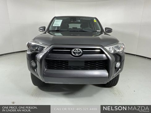 Used 2020 Toyota 4Runner SR5 Premium image 2