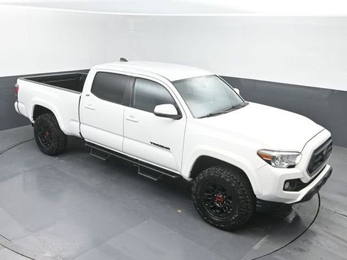 Used 2023 Toyota Tacoma SR5 w/ Technology Package image 33