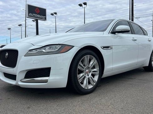 Used 2016 Jaguar XF Premium image 14