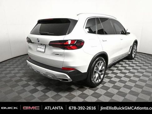 Used 2024 BMW X5 xDrive40i w/ Premium Package image 3