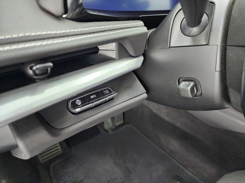 Used 2022 Chevrolet Corvette Stingray Premium Conv w/ Z51 Performance Package image 36