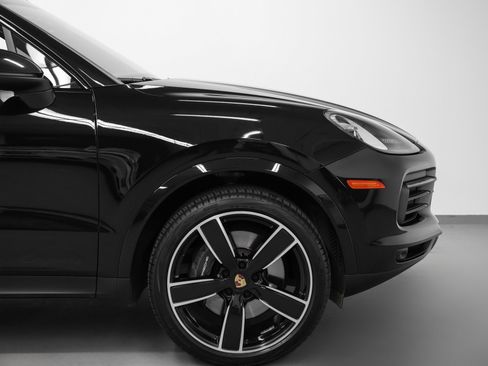 Used 2023 Porsche Cayenne Platinum Edition image 14