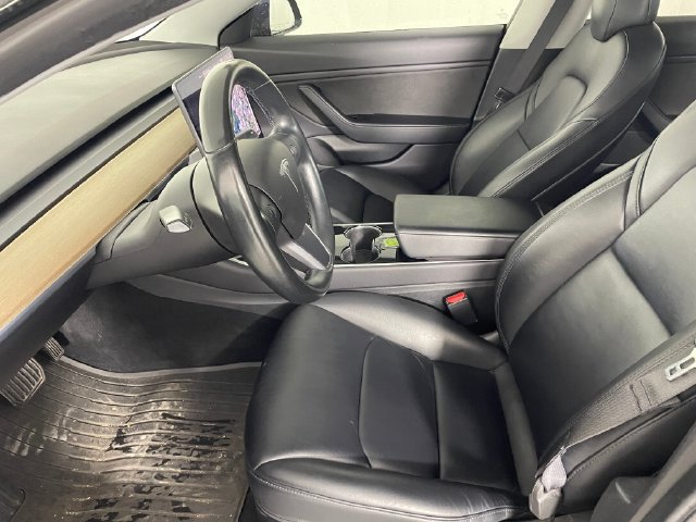 Used 2019 Tesla Model 3 Mid Range RWD image 2