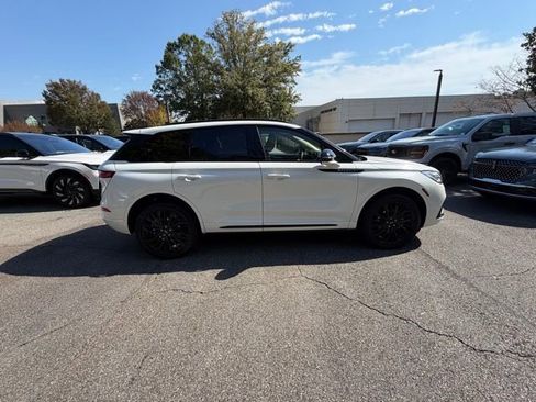 New 2026 Lincoln Corsair Reserve image 6