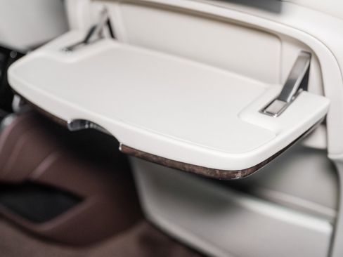 Used 2025 Bentley Bentayga Extended Wheelbase image 30