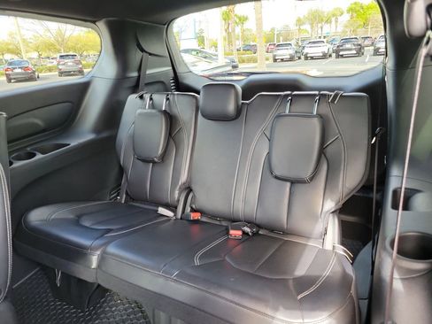 Used 2022 Chrysler Pacifica Touring-L w/ S Appearance Package image 16