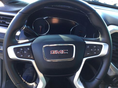 Used 2023 GMC Acadia SLT w/ Elevation Edition image 17