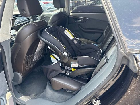 Used 2019 Audi Q8 Prestige w/ Luxury Package AWD/4WD image 7