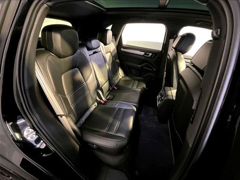 Certified 2023 Porsche Cayenne Platinum Edition AWD/4WD image 23