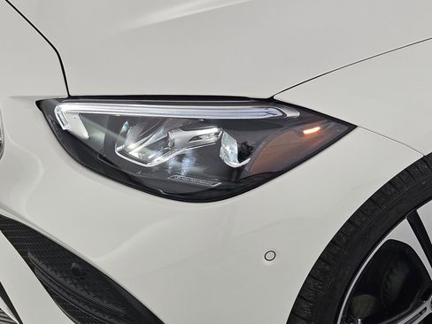 Used 2025 Mercedes-Benz C 300 Sedan image 12