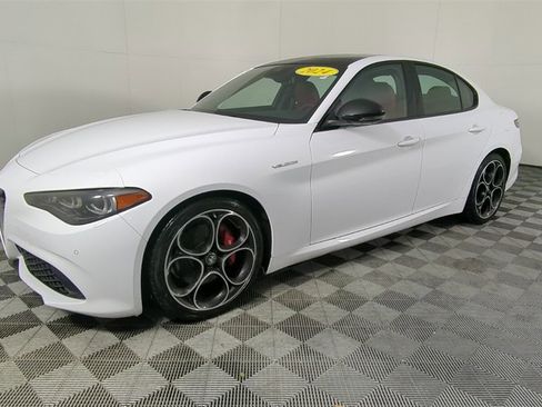 Used 2024 Alfa Romeo Giulia Veloce image 9