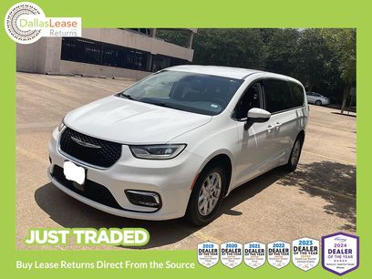 Used 2023 Chrysler Pacifica Touring-L