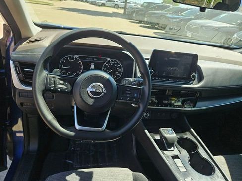 Used 2022 Nissan Rogue SV image 16