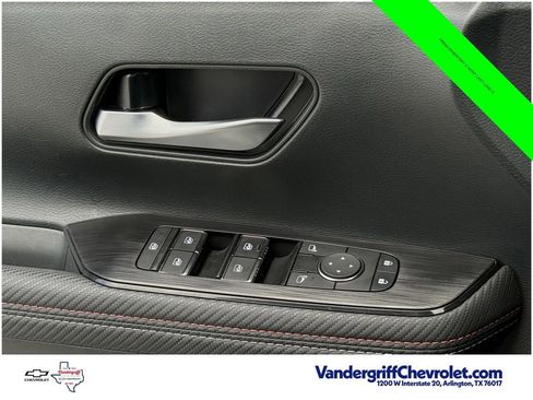Used 2025 Nissan Kicks SR AWD/4WD image 15