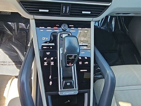 Used 2019 Porsche Cayenne E-Hybrid image 18