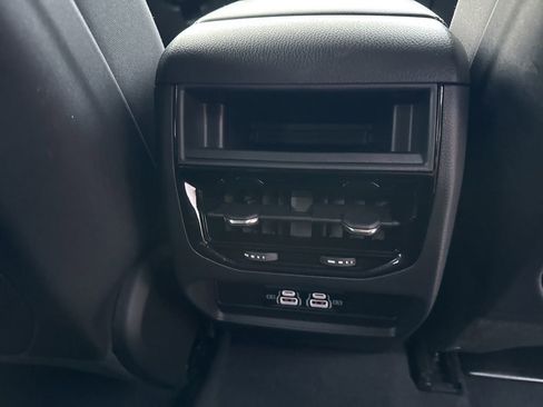 Used 2024 Jeep Grand Cherokee Laredo X image 38