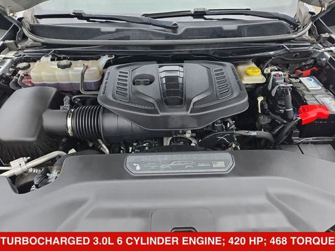 Used 2024 Jeep Wagoneer L Series II RWD image 13