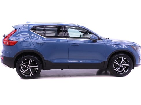 Certified 2024 Volvo XC40 B5 Core image 4