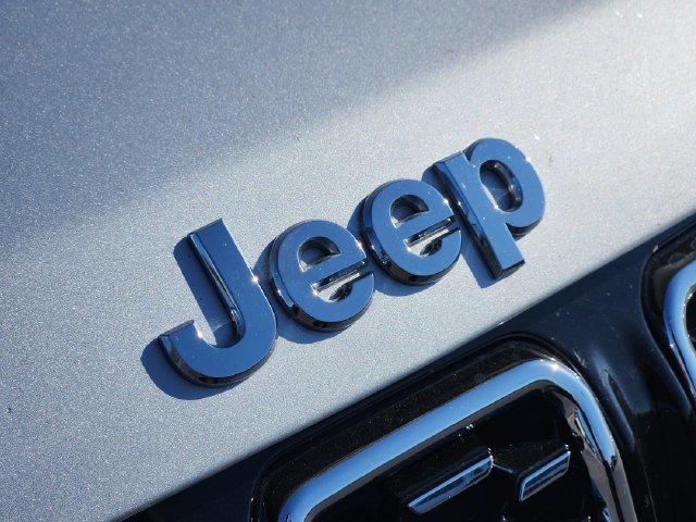 Used 2025 Jeep Compass Limited AWD/4WD image 9