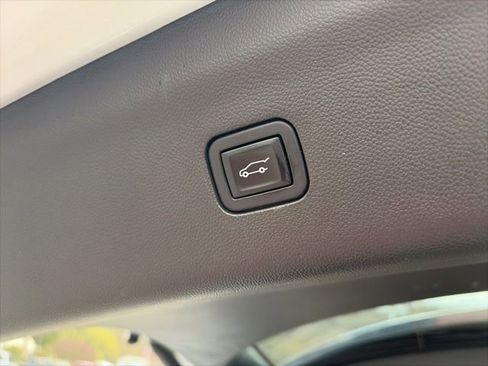 Used 2023 Buick Enclave Essence w/ Experience Buick Package image 9