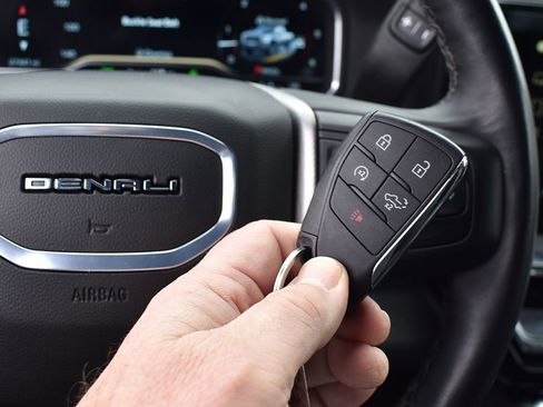 Used 2025 GMC Sierra 2500 Denali w/ Max Trailering Package image 12