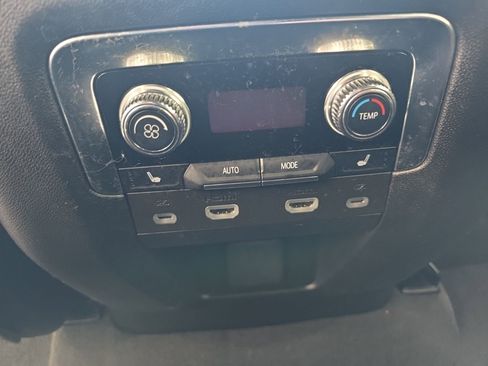 Used 2024 GMC Yukon XL Denali w/ Denali Reserve Package image 27