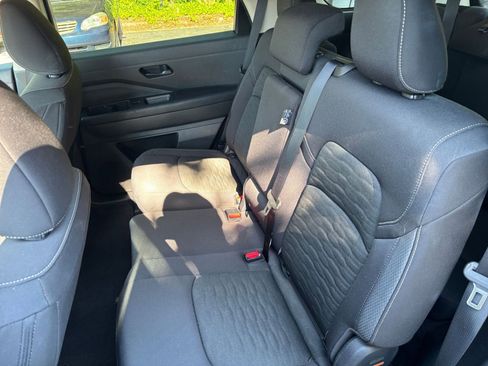 Used 2025 Nissan Pathfinder SV FWD image 37