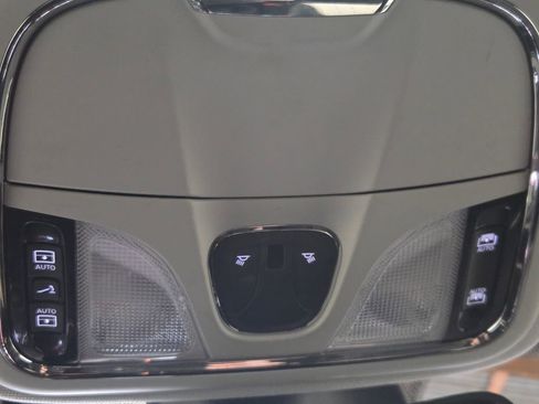 Used 2021 Jeep Cherokee Limited image 14