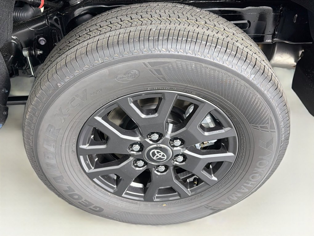 New 2026 Toyota 4Runner SR5 AWD/4WD image 31