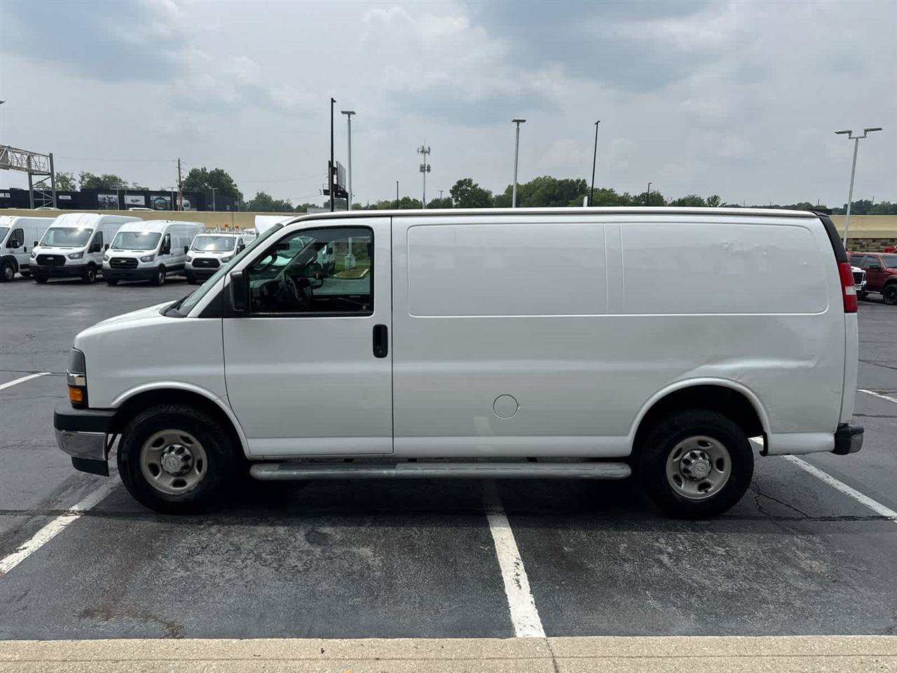 Used 2018 Chevrolet Express 2500 w/ Driver Convenience Package RWD image 5