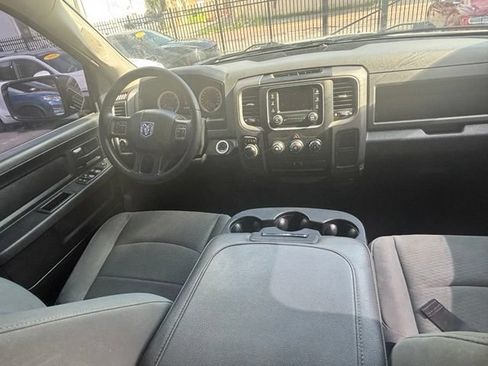Used 2017 RAM 1500 Express RWD image 19