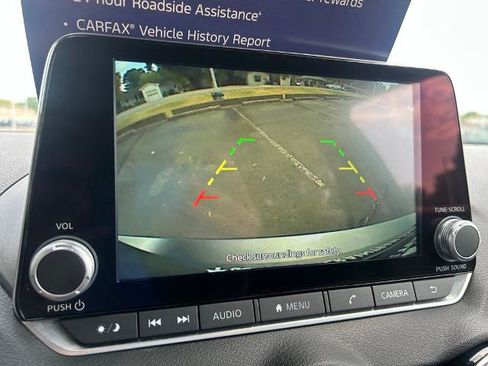 Used 2025 Nissan Sentra SR FWD image 21