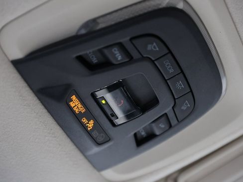 Used 2022 Toyota Corolla Cross XLE w/ Convenience Package image 13