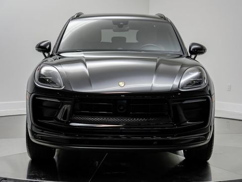 Used 2024 Porsche Macan AWD/4WD image 2