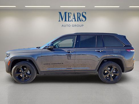 Used 2023 Jeep Grand Cherokee Altitude image 2