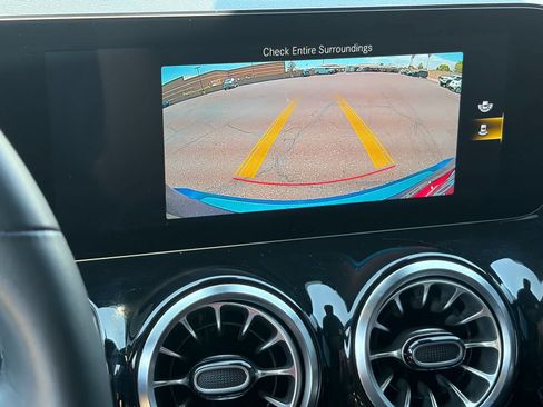 Used 2022 Mercedes-Benz GLB 250 image 18