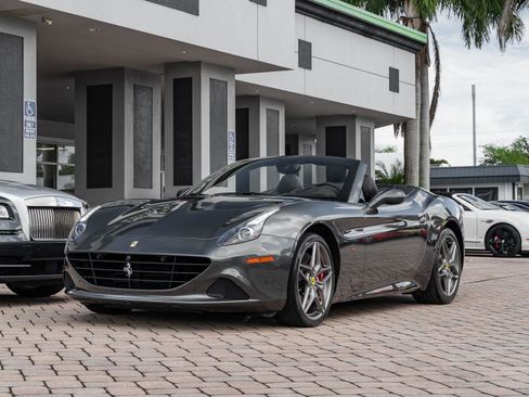 Used 2015 Ferrari California T image 36