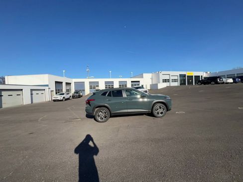 Used 2025 Chevrolet Trax LT w/ LT Convenience Package image 16