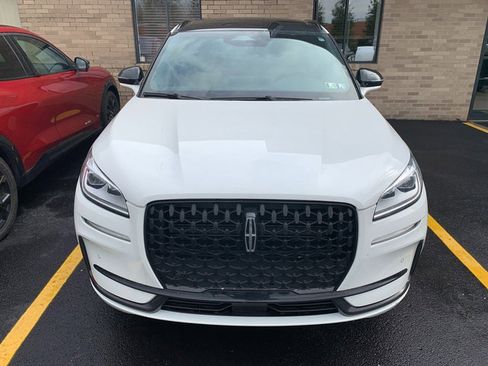 Used 2023 Lincoln Corsair Reserve w/ Equipment Group 201A image 3